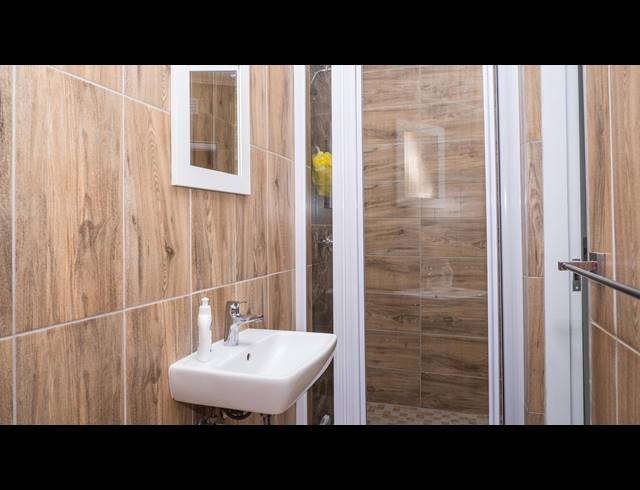 2 BEDROOM APARTMENT FOR SALE IN UMHLANGA RIDGE